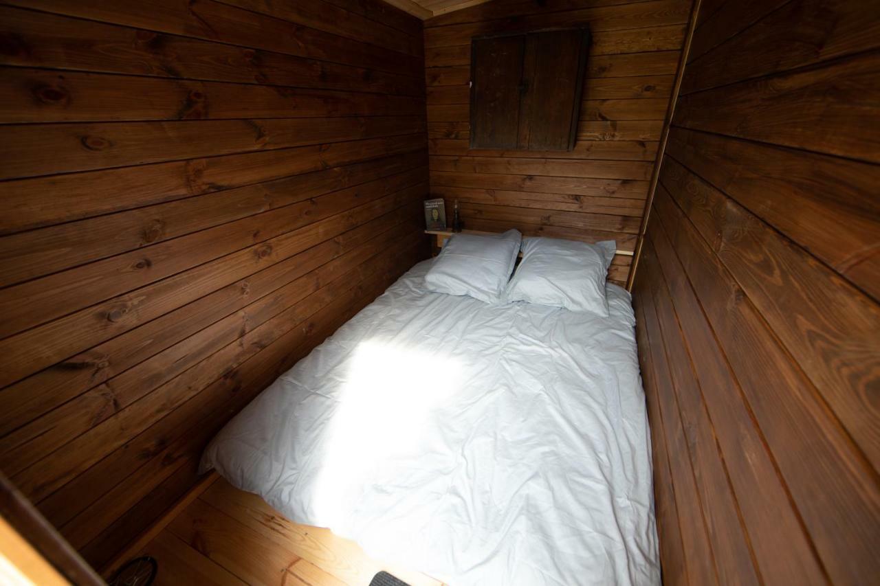 Voyage Spatio-Temporel Poussanges Exterior photo